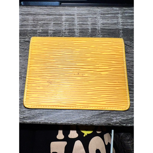 Louis Vuitton Card Holder - Picture 3 of 9